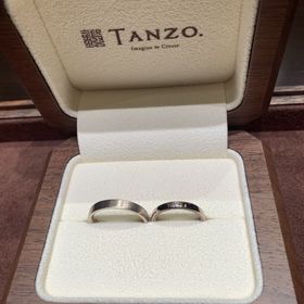 【TANZO.(鍛造指輪)の口コミ】 ゴールドがいいなと思って色々な店舗を周りました。
派手なゴールドは嫌だ…