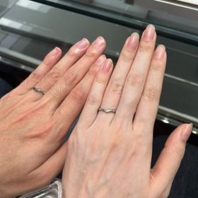 【アイプリモ(I-PRIMO)の口コミ】 指をより細く、長く見せてくれるようなV字のリングを探していました。太さ…