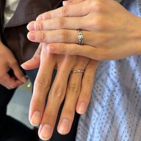 【COEUR D'OR(クゥドール)の口コミ】 シンプルなデザインで2人の指輪が全く同じデザインなのが気に入っています…