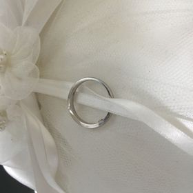 【Preuve(プルーヴ)の口コミ】 婚約指輪とかさねづけしたかったので、結婚指輪はあえてシンプルにしまし…