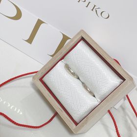 【TOMOE(トモエ)の口コミ】 価格は少し高めですが、彫りがとで綺麗な指輪です。カラーも二層になって…