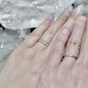 【俄(にわか)の口コミ】 他の指輪と比べ、ダイヤが指輪の中に入り込んでいない為、光を取りこみや…