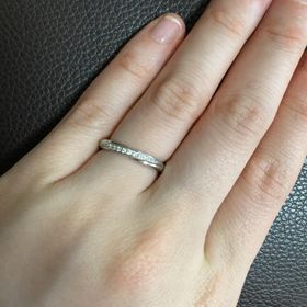 【エクセルコダイヤモンド(EXELCO DIAMOND)の口コミ】 セットリングで婚約指輪はシンプルな一石のデザインにし、普段使いの結婚…