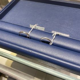 【銀座ダイヤモンドシライシの口コミ】 全体的に細身の指輪が多い印象でしたが、500種類あるのとことでデザインは…