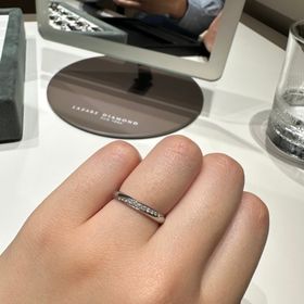 【ラザール ダイヤモンド(LAZARE DIAMOND)の口コミ】 洗練されたデザインの指輪が多いように感じます。自分はシンプルなデザイ…