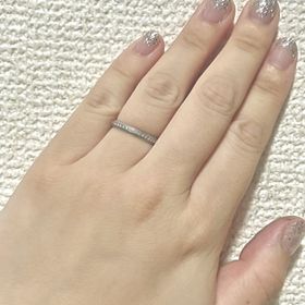 【アイプリモ(I-PRIMO)の口コミ】 ハーフエタニティなので服装に合わせてシンプルに見せることができて便利…