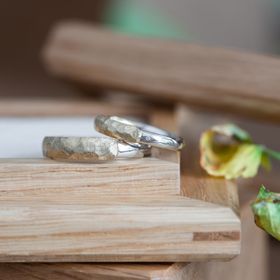 【Cayof(カヨフ)の口コミ】 指輪のデザインが他ブランドにない独特さ、一生涯身に付ける物なので、飽…