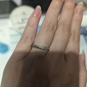 【Disney Cinderella(ディズニー シンデレラ)の口コミ】 ディズニーシンデレラの指輪ですが、ディズニー感はあまりなく誰でも着け…