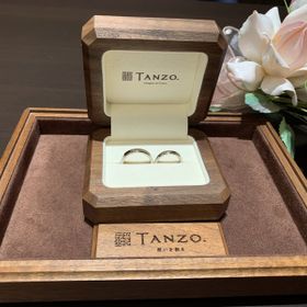 【TANZO.(鍛造指輪)の口コミ】 この結婚指輪、本当に気に入っています。
とても頑丈なので、毎日着けてい…