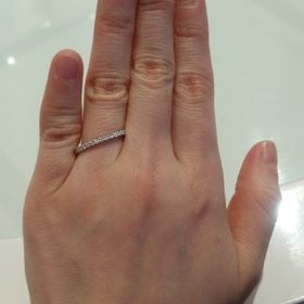 【FOREVERMARK(フォーエバーマーク)の口コミ】 シンプルなハーフエタニティリングを探していたので、紹介してもらいまし…