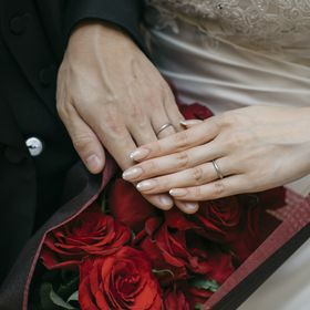 【ヴァン クリーフ＆アーペル(Van Cleef & Arpels)の口コミ】 指輪は2本ともダイヤがついておらずシンプルなストレートデザインにしまし…