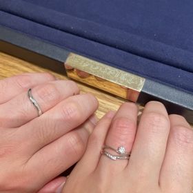 【COEUR D'OR(クゥドール)の口コミ】 指がきれいに見えるデザインを探していたので細めでウェーブやブイカット…