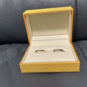 【ケイウノ ブライダル(K.UNO BRIDAL)の口コミ】 金とプラチナが両方入っていて、飽きのないようなデザインにしました。も…