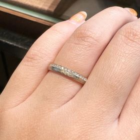 【TANZO.(鍛造指輪)の口コミ】 サンプルを出していただき、
ゴールドでダイヤと和紙加工で二段になってい…