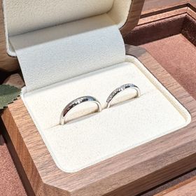 【TANZO.(鍛造指輪)の口コミ】 たくさんのお店を巡る中で、
①2人で満足できる　②お揃い感がある
③着け心…