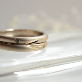 【CRAFY(クラフィ)の口コミ】 ゴールドだけでもたくさんの種類があり、私たちはホワイトゴールドを選び…