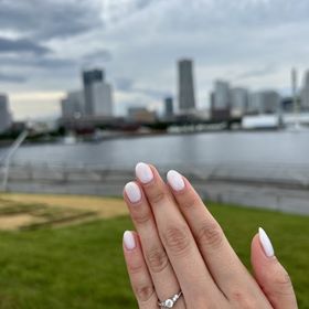 【ラザール ダイヤモンド(LAZARE DIAMOND)の口コミ】 決め手はラザールダイヤモンドの輝き第一です。
次にデザインですが、この…