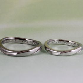 【Aroode(アローデ)】の口コミ 金属アレルギー対応でシンプルなデザインです。
ウェーブなので着用時やや...