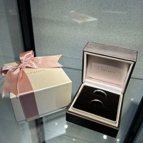 【アイプリモ(I-PRIMO)の口コミ】 シンプルなデザインが良い。
また、シンプルの中にも2色の銀色があり、お…