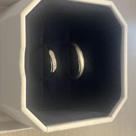 【4℃ BRIDAL(ヨンドシーブライダル)の口コミ】 デザインが素敵かつ気を衒ったものでもなかったので2人とも満足しています…