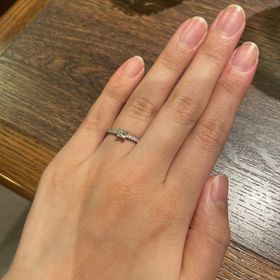 【ティファニー(Tiffany & Co.)の口コミ】 トップの大きいダイヤモンドが、ゴージャス感があり可愛いです。トップの…