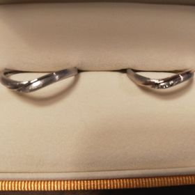 【ケイウノ ブライダル(K.UNO BRIDAL)の口コミ】 まず、価格とデザインのバランスがとてもよいと思います。
指が綺麗に見え…