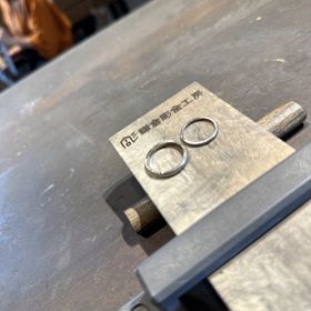 【鎌倉彫金工房の口コミ】 指輪に関しては本当に1からの作成。輪になるように「棒」から作製。他の材…