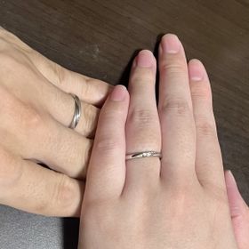 【出雲結(いずもゆい)の口コミ】 斜めに入ったダイヤの感じが綺麗で一目惚れでした。
同じブランドの縁結と…