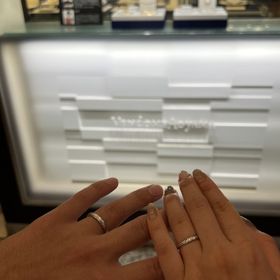 【ヴァンドーム青山(VENDOME AOYAMA)の口コミ】 ダイヤが並んでいてキラっと光って上品で可愛い
指輪の幅?も華奢な感じで…