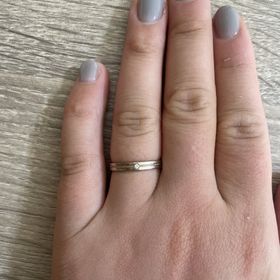 【Honey Bride(ハニーブライド)の口コミ】 平らな形の指輪を探していて、最初はシンプルなデザインのものを見ていま…