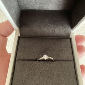 【BIJOUPIKO(ビジュピコ)の口コミ】 この指輪は婚約指輪です。もの凄く悩みましたが、骨格がどちらかというと…