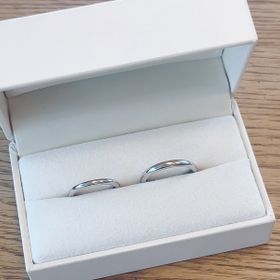 【CRAFY(クラフィ)の口コミ】 シンプルなプラチナ結婚指輪を作りました。
ダイヤを埋め込み、シンプルす…