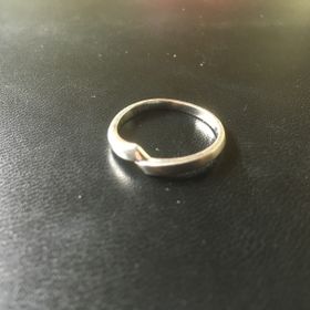 【俄(にわか)の口コミ】 指輪の決め手としては、まずこの圧倒的な見た目です。
最初からさがしてい…