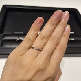 【ラザール ダイヤモンド(LAZARE DIAMOND)の口コミ】 ダイヤがついていることと、重ね付けがしやすいデザインを見ていました。…