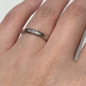 【ラザール ダイヤモンド(LAZARE DIAMOND)の口コミ】 私も彼もストレートが好きなので、かたちはストレートと決めていました。
…