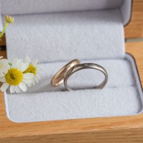 【Cayof(カヨフ)の口コミ】 結婚指輪でネット検索した際に、cayofさんを見つけHPの雰囲気や、様々なリ…