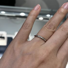 【ROYAL ASSCHER(ロイヤル・アッシャー)の口コミ】 ものすごく迷いましたが、ロイヤルアッシャーはお値段が少し高かったのと…