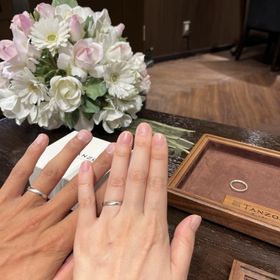 【TANZO.(鍛造指輪)の口コミ】 指輪の表面には、えぐりが入っていて、えぐりの中にはマット加工がしてあ…