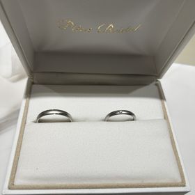【PILOT BRIDAL(パイロットブライダル)の口コミ】 デザインが他の指輪にはない魅力があり、シンプル且つキレイです。SNSで見…
