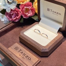 【TANZO.(鍛造指輪)の口コミ】 リングの色味は、いろいろ迷ったんですが、手の肌色や全身の見た感じや、…