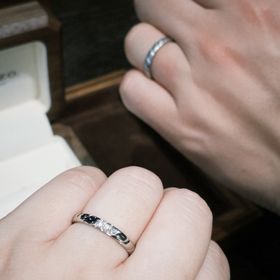 【TANZO.(鍛造指輪)の口コミ】 毎日つける指輪なので、自分がテンションあがるようなものにしたく、石は3…