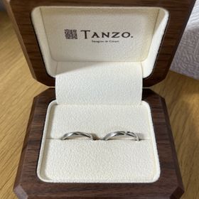 【TANZO.(鍛造指輪)の口コミ】 結婚情報雑誌の広告にあった１本ラインのあるデザインに一目惚れし、店舗…