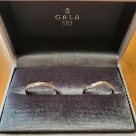【GALA JEWELRY(ガラジュエリー)の口コミ】 デザインはもちろん、値段も予算内で買えるものがたくさんあり、指輪に着…