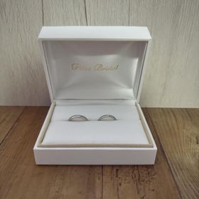 【PILOT BRIDAL(パイロットブライダル)の口コミ】 まずデザインはとてもシンプル。斜めの線が入っているのが特徴です。男性…