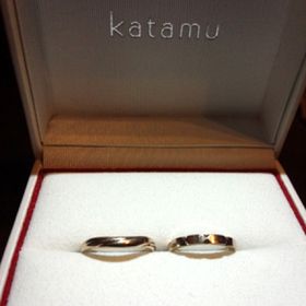 【Katamu(カタム)の口コミ】 結婚25周年の記念に新しく指輪を新調しようということで、丈夫な作りの指…