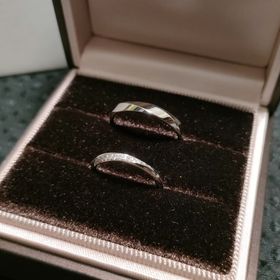 【アイプリモ(I-PRIMO)の口コミ】 プラチナのシンプルなデザインが良いと最初は思っていましたが、色々と見…