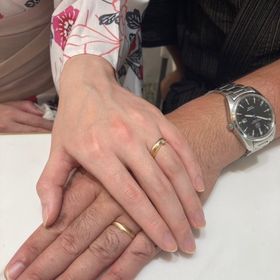 【FISCHER(フィッシャー)の口コミ】 指輪のデザインは一生付ける指輪のため派手なデザインではなく、シンプル…