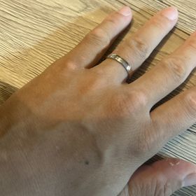 【BONDS(ボンズ)の口コミ】 ピンクゴールドとプラチナのツートンカラーのシンプルな指輪。
サンプルを…