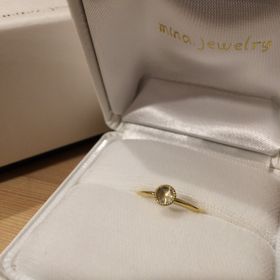 【mina.jewelry(ミナジュエリー)の口コミ】 婚約指輪がなかったので、10年記念日の指輪を婚約指輪のようなデザインで…