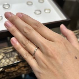 【杢目金屋(もくめがねや)の口コミ】 たくさんある指輪の中で複数試着しましたがこの指輪を選んだのは完全に一…